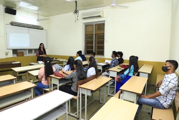 R.D. & S.H. National College And S.W.A. Science College Mumbai Classes & labs photo 12